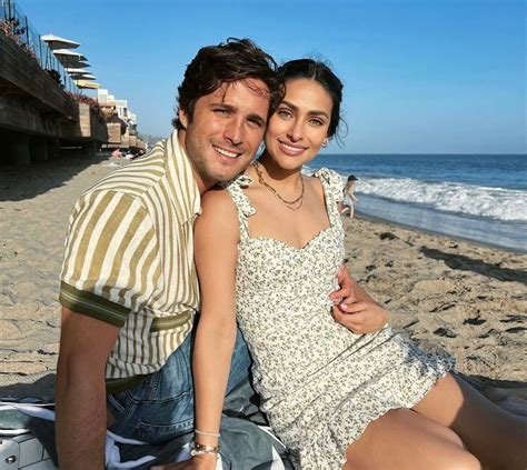 Diego Boneta is Dating Mexican Actress Renata Notni